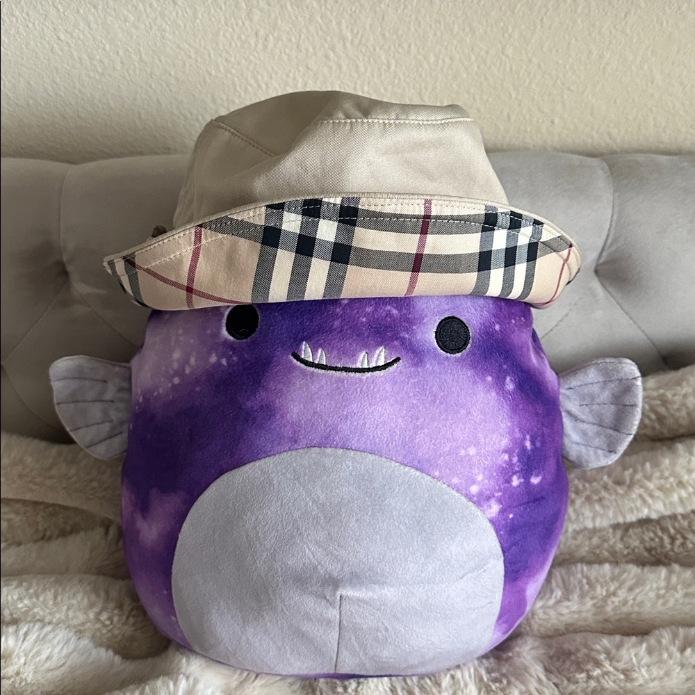 BURBERRY Bucket hat Plaid Large Authentic like new Hat Belted Authentic
